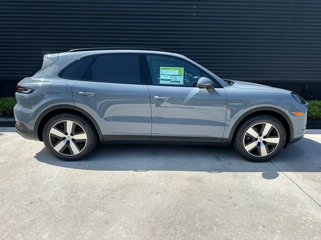 Used 2026 Porsche Cayenne E-Hybrid AWD/4WD image 11