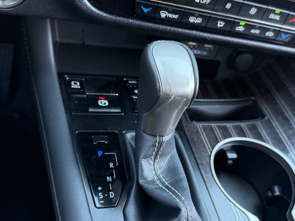 Used 2020 Lexus RX 450h AWD w/ Luxury Package image 24