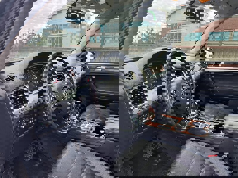 Used 2012 Volkswagen Touareg TDI image 12