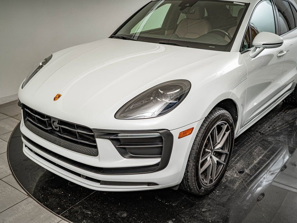 Certified 2025 Porsche Macan image 16