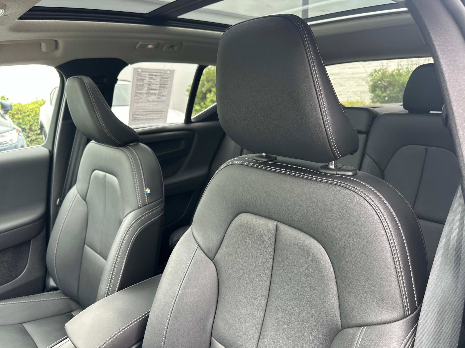 Certified 2024 Volvo XC40 B5 Ultimate w/ Climate Package image 19