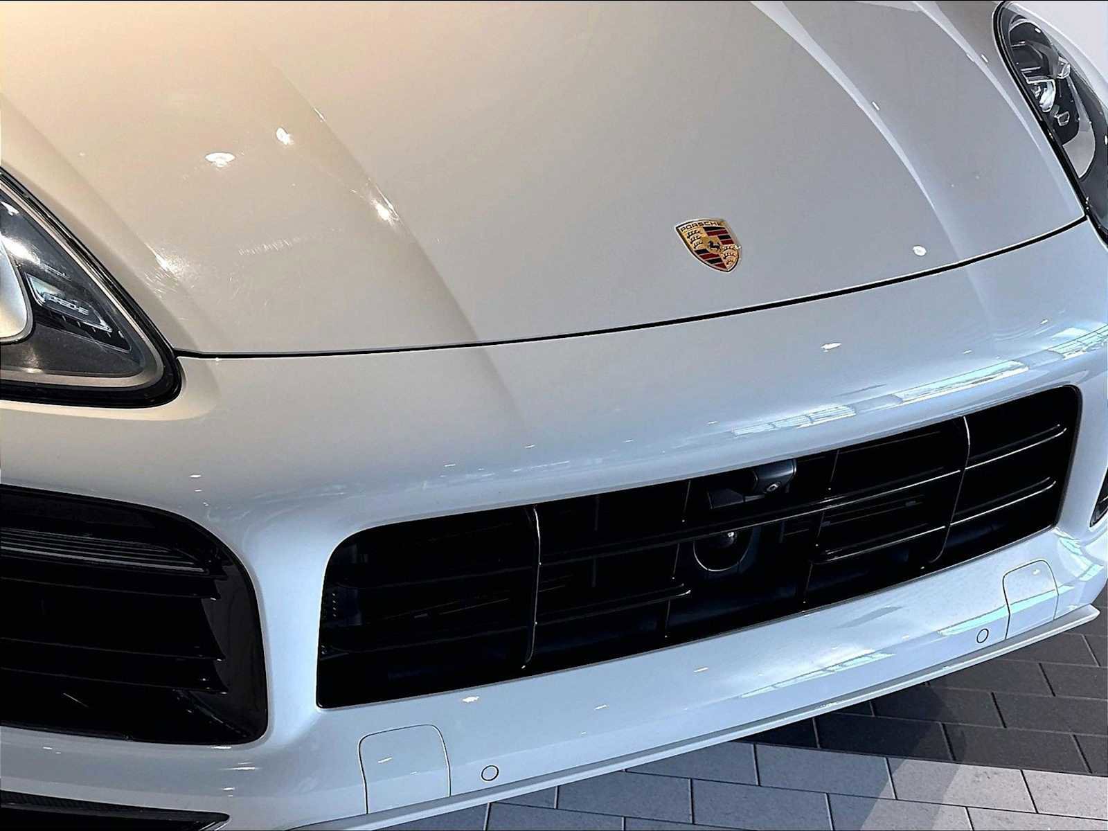 Used 2023 Porsche Cayenne AWD/4WD image 32