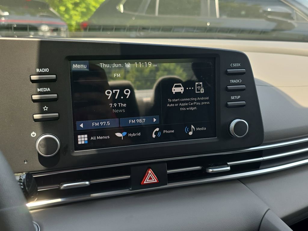 Used 2025 Hyundai Elantra Blue image 20