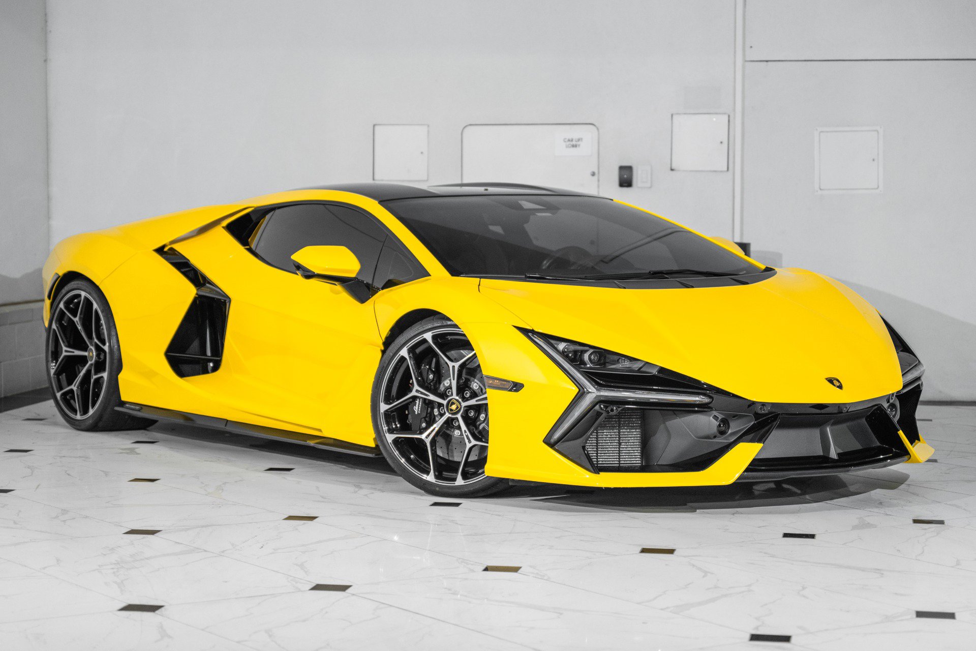 Used 2024 Lamborghini Revuelto image 1