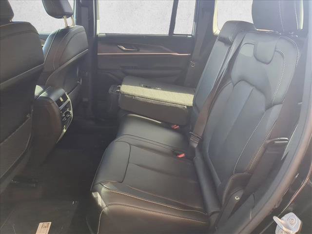 New 2025 Jeep Grand Cherokee Limited w/ Luxury Tech Group II image 16