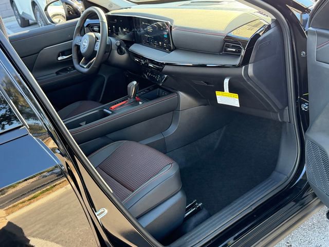 New 2026 Nissan Kicks SR FWD image 25