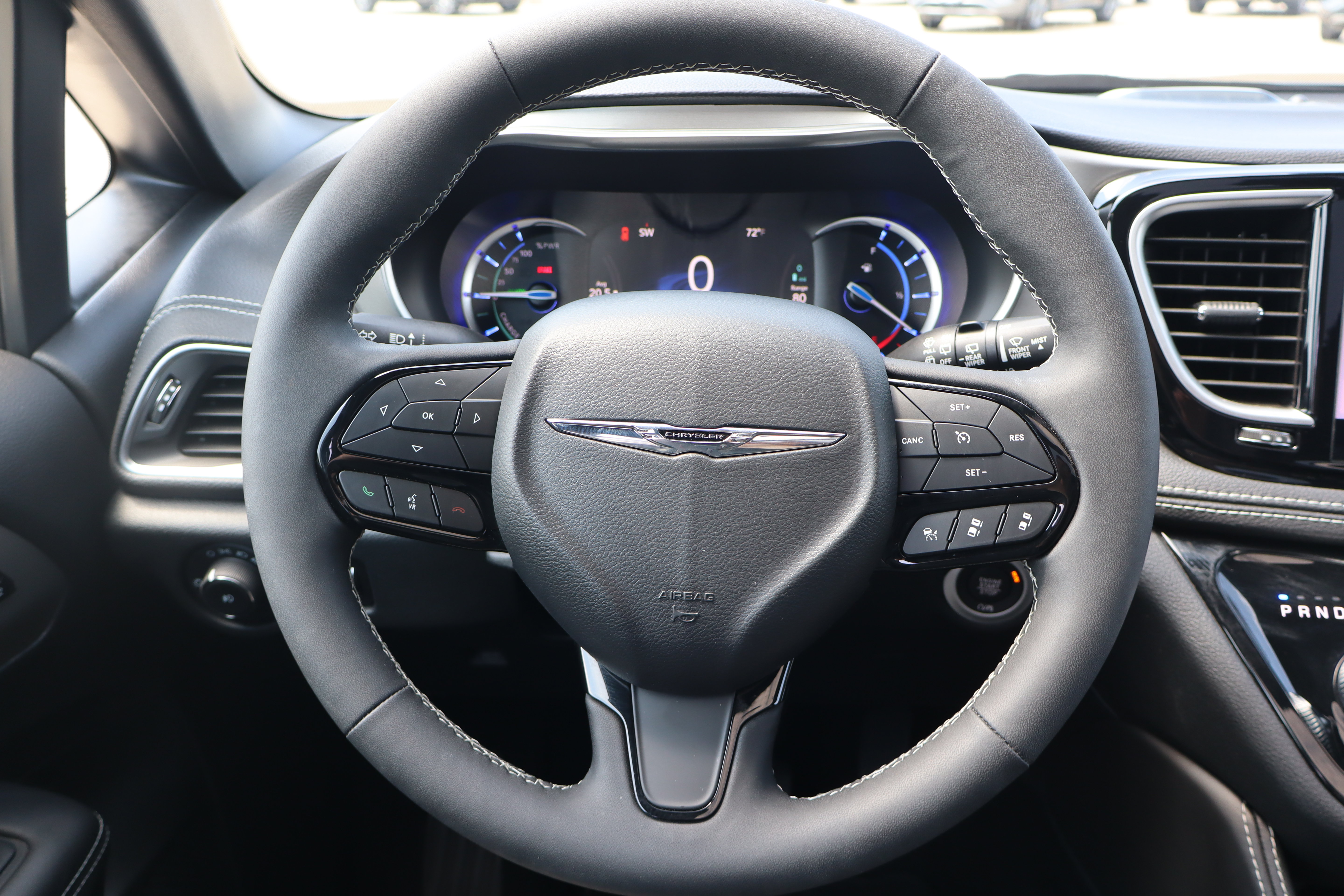 Used 2024 Chrysler Pacifica Premium FWD image 16