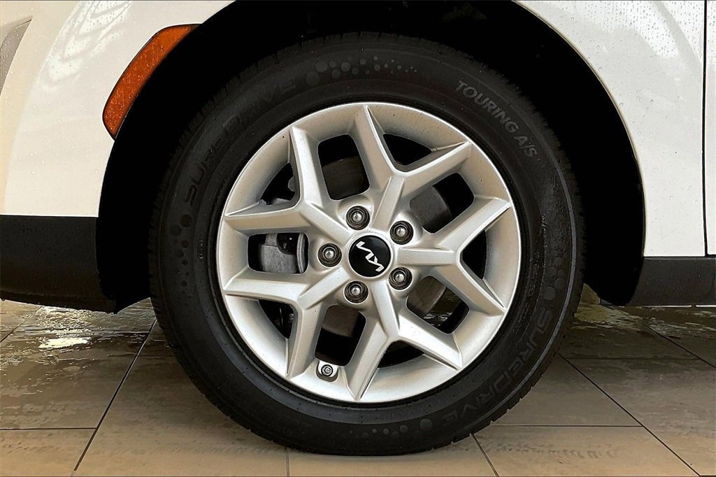 Used 2024 Kia Soul LX w/ Option Group 015 image 5