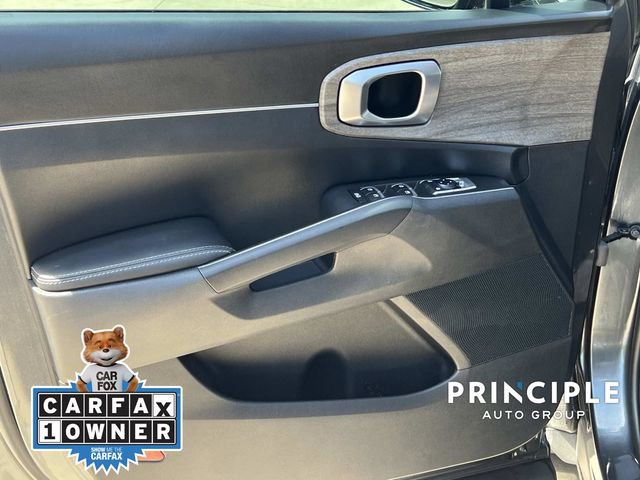 Used 2023 Kia Sorento S image 12