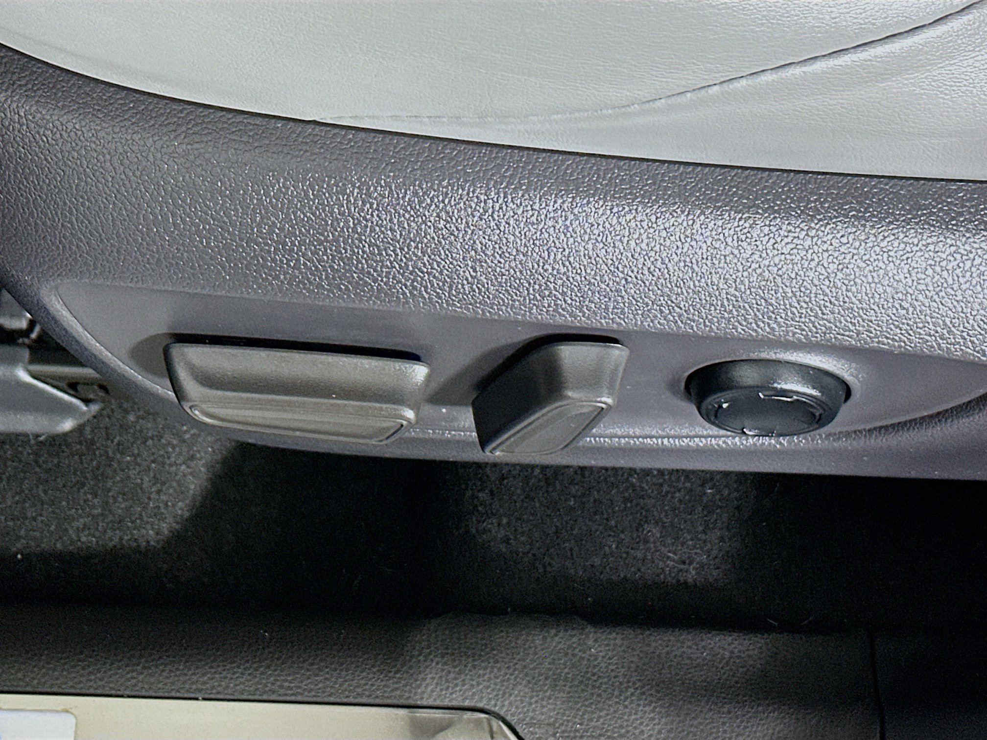 Used 2023 Toyota Venza LE image 13