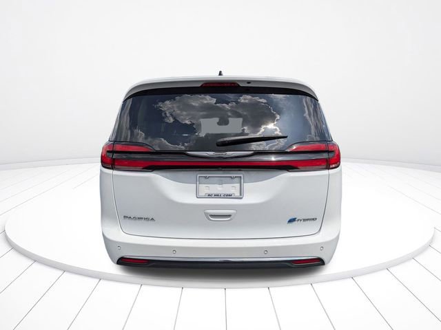 Used 2023 Chrysler Pacifica Touring-L FWD image 4