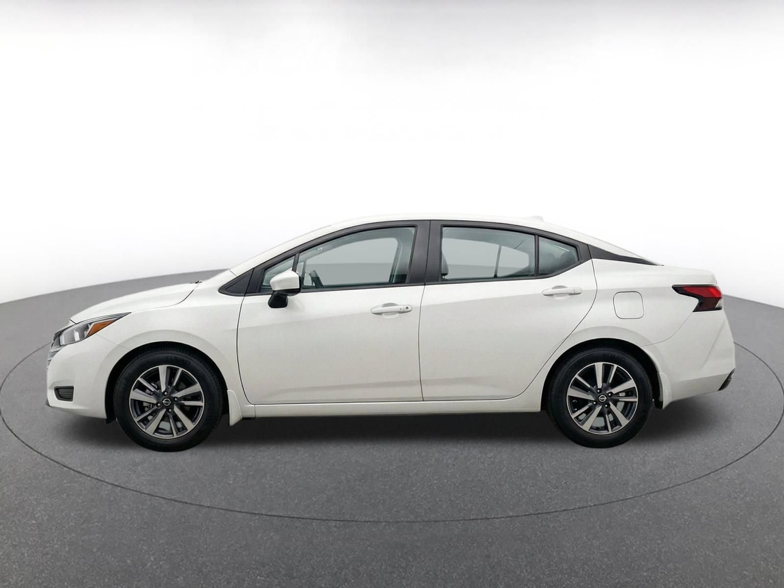 Used 2025 Nissan Versa SV FWD image 4