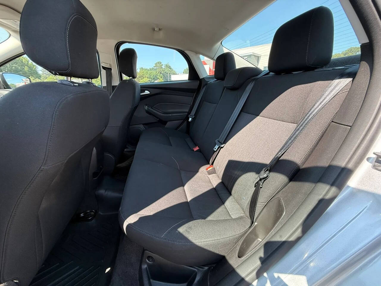 Used 2018 Ford Focus SE FWD image 10