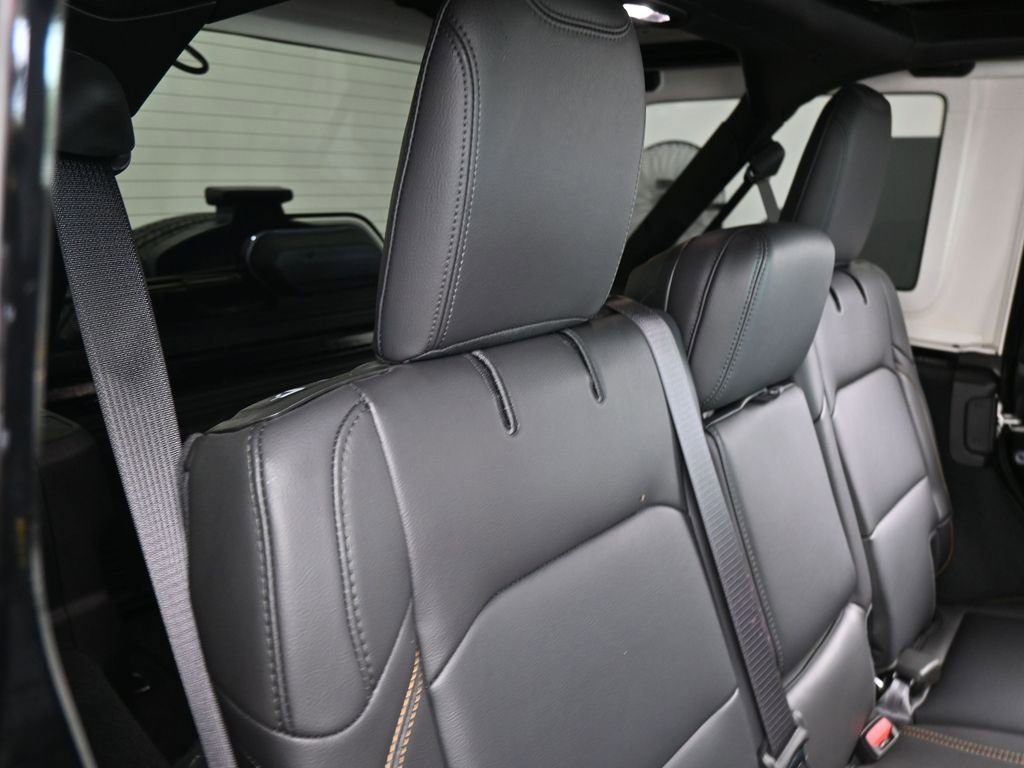 Used 2024 Jeep Wrangler Sahara image 33