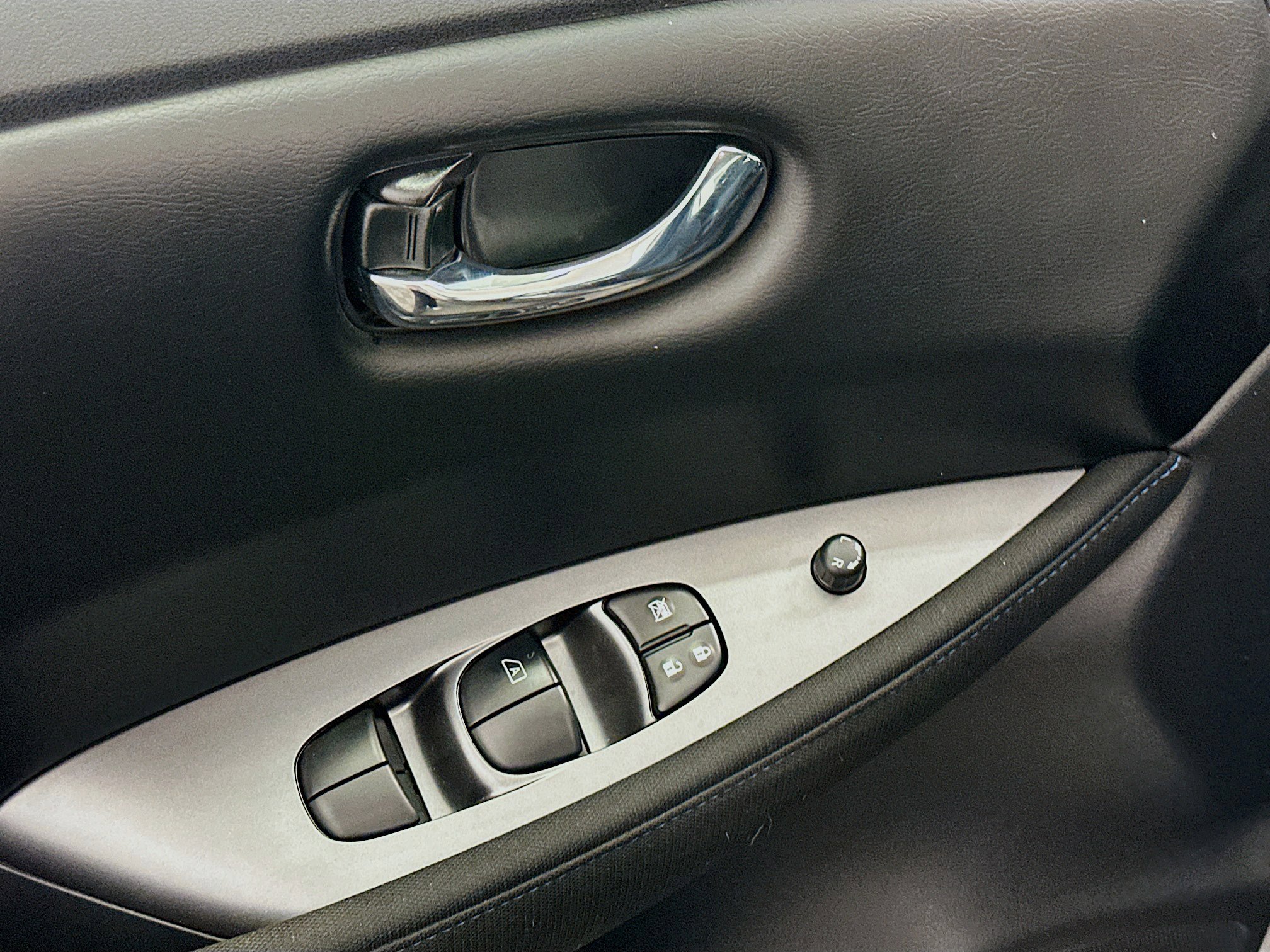 Used 2024 Nissan Leaf S image 15