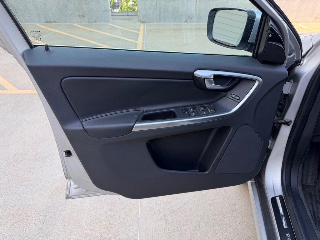 Used 2015 Volvo XC60 T5 AWD/4WD image 8