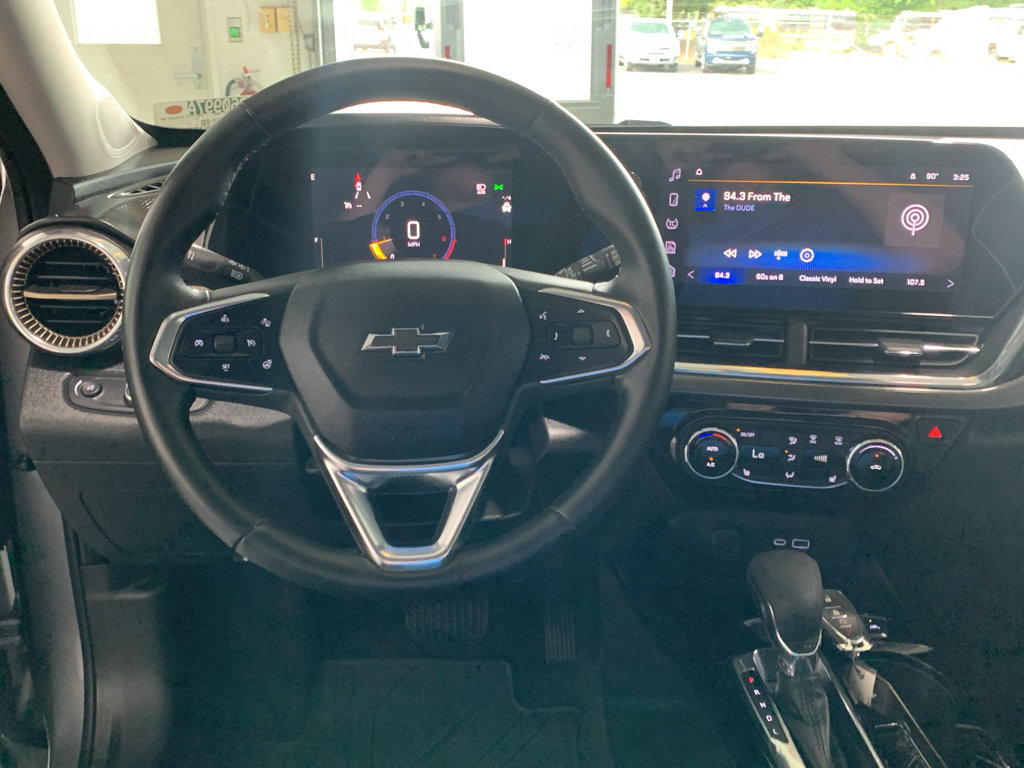 Used 2025 Chevrolet Trax ACTIV w/ Driver Confidence Package FWD image 16