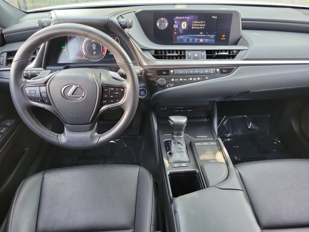 Used 2020 Lexus ES 300h w/ Accessory Package 2 image 4