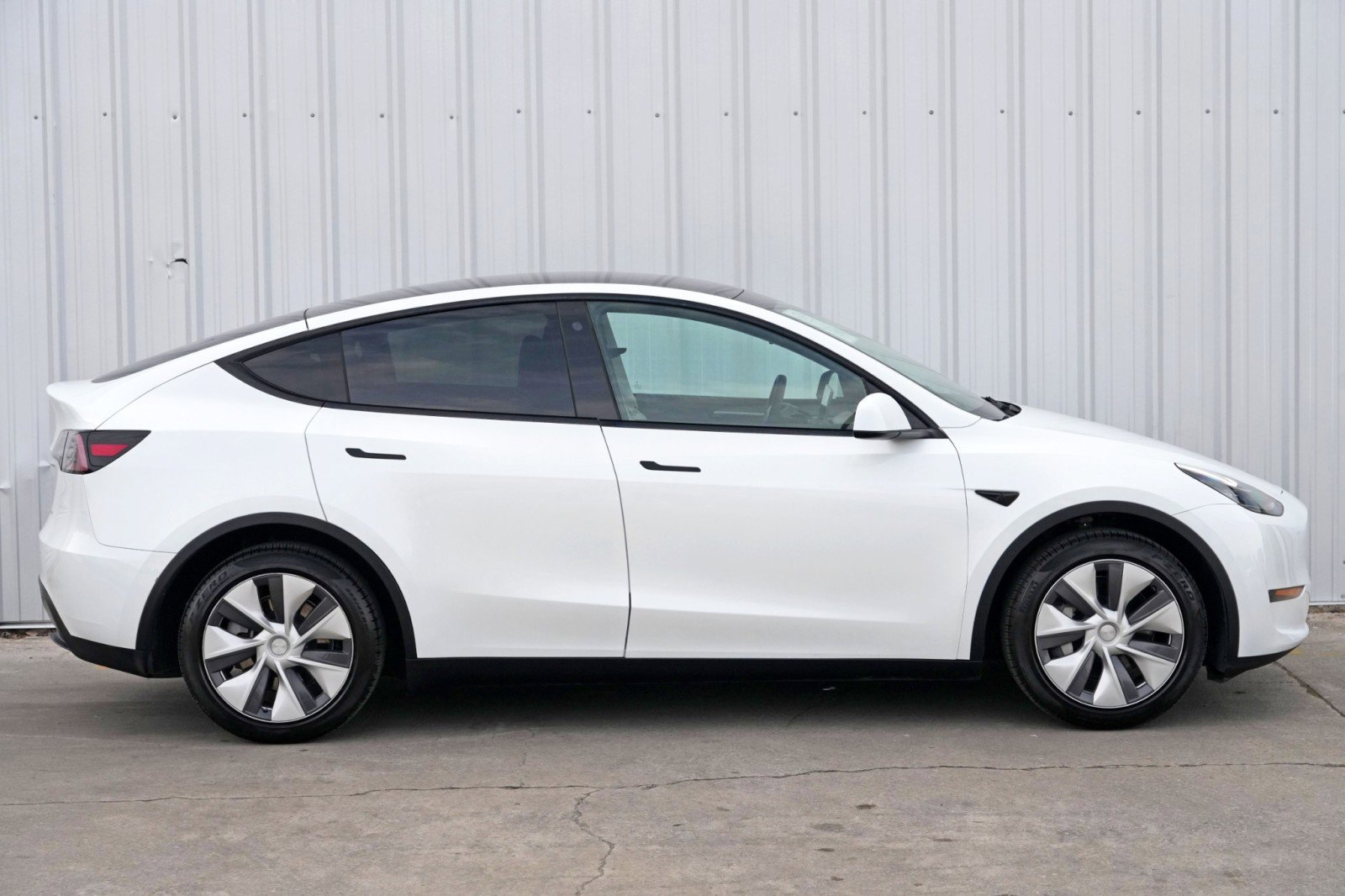 Used 2023 Tesla Model Y Long Range image 52