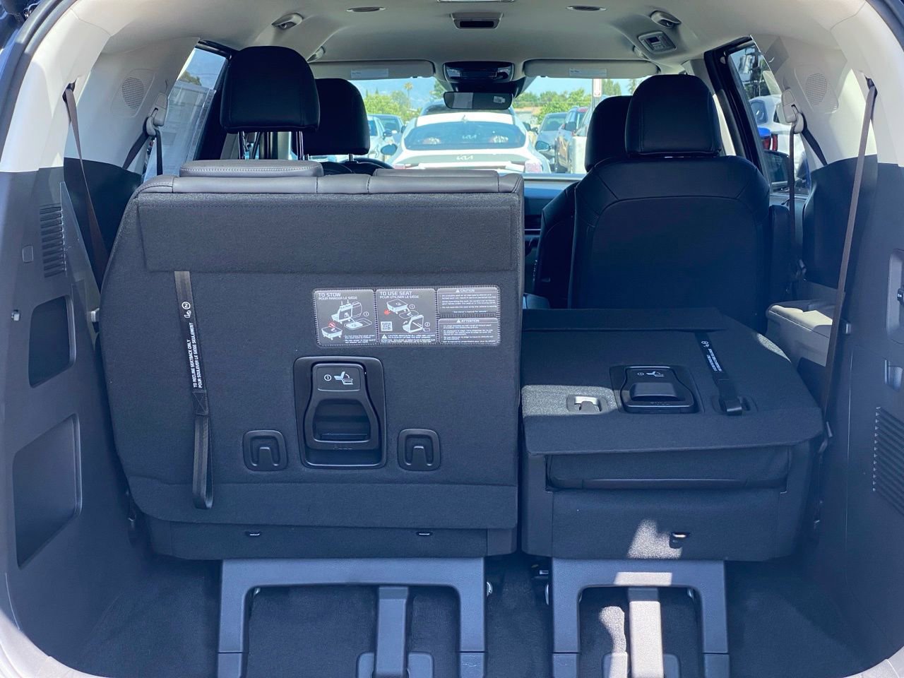 New 2026 Kia Carnival EX FWD image 23