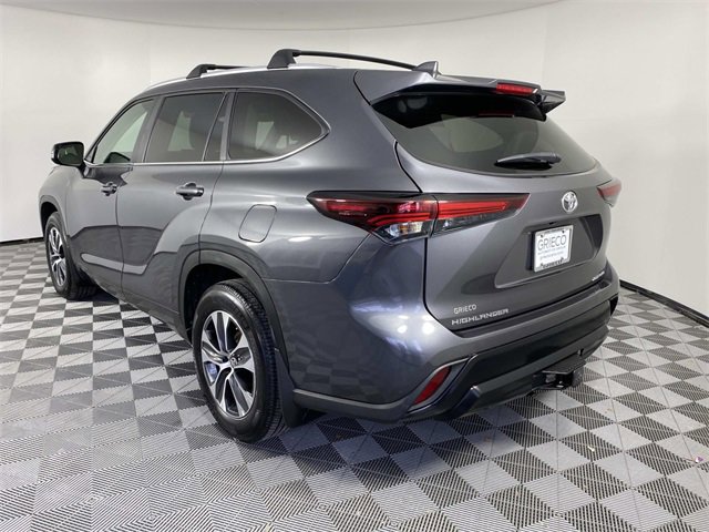 Used 2024 Toyota Highlander XLE image 6