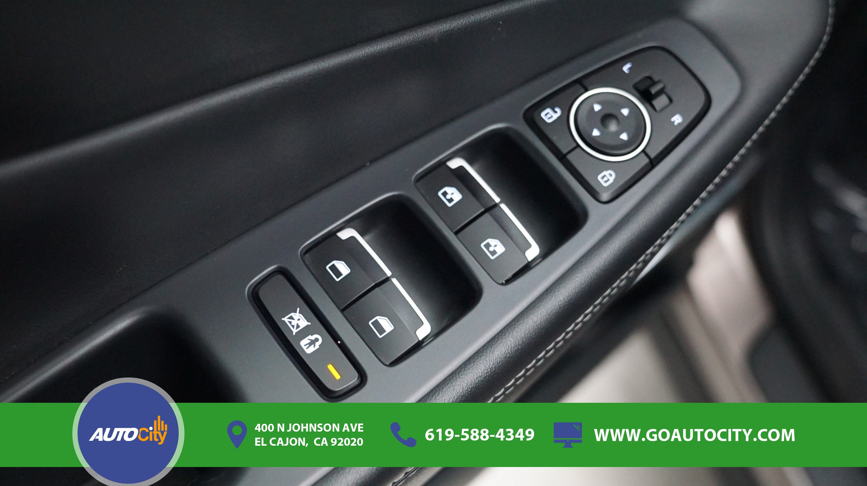 Used 2020 Hyundai Santa Fe SEL w/ Convenience + Premium Package FWD image 19