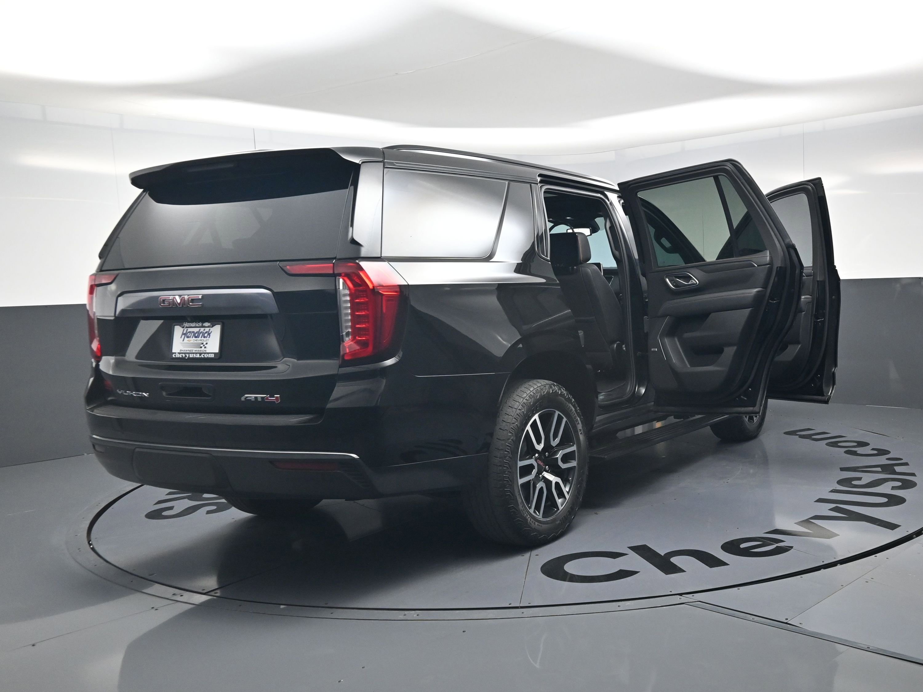 Used 2024 GMC Yukon AT4 w/ Technology Package image 27