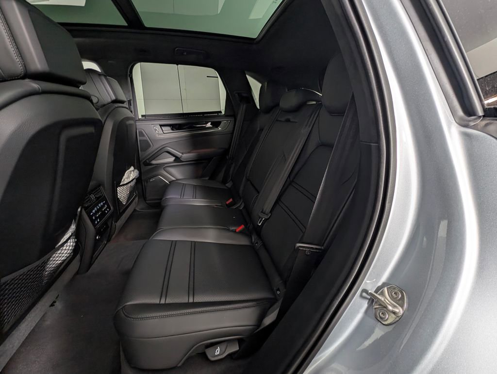 New 2026 Porsche Cayenne GTS image 25