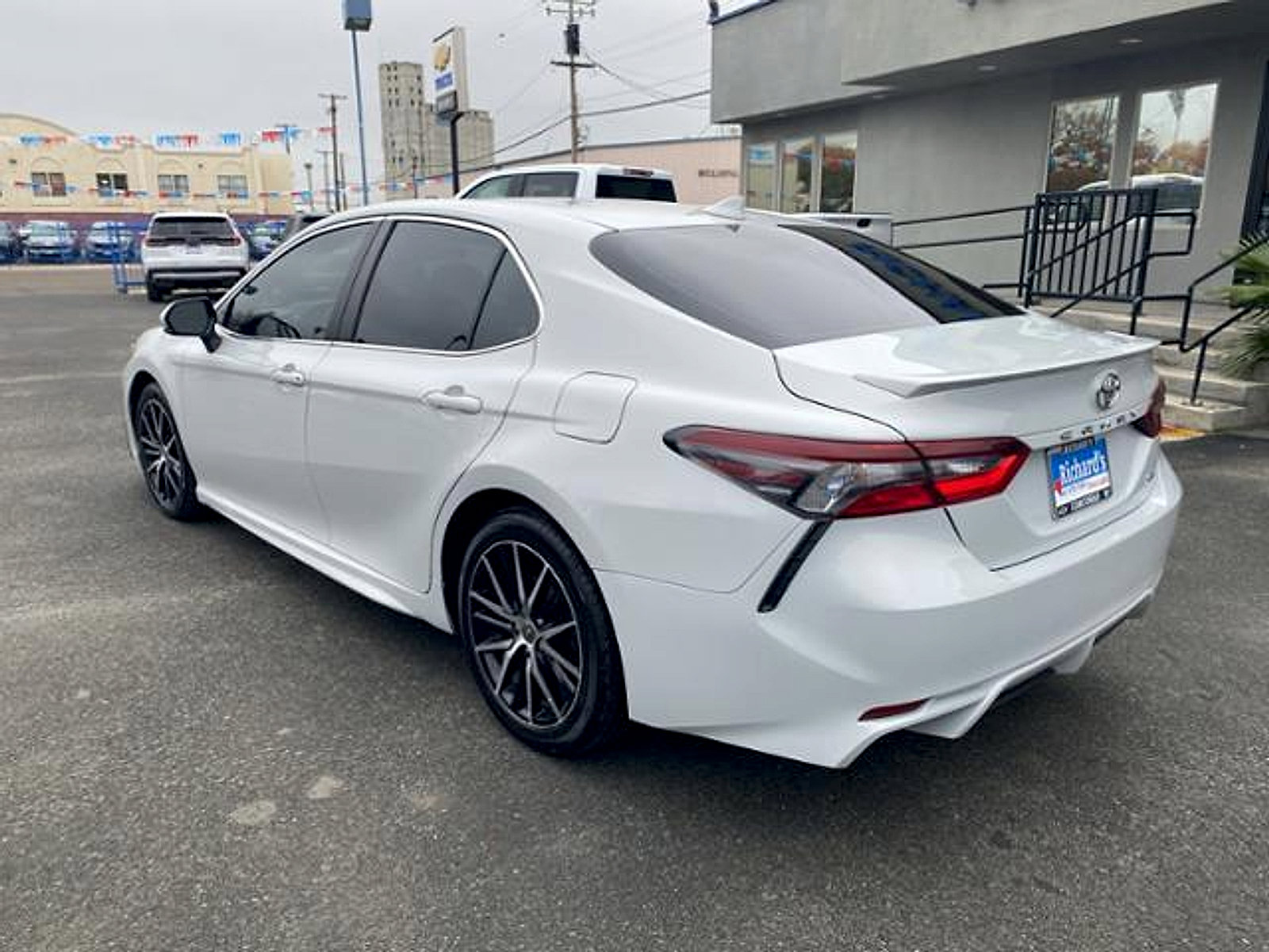 Used 2023 Toyota Camry SE FWD image 8