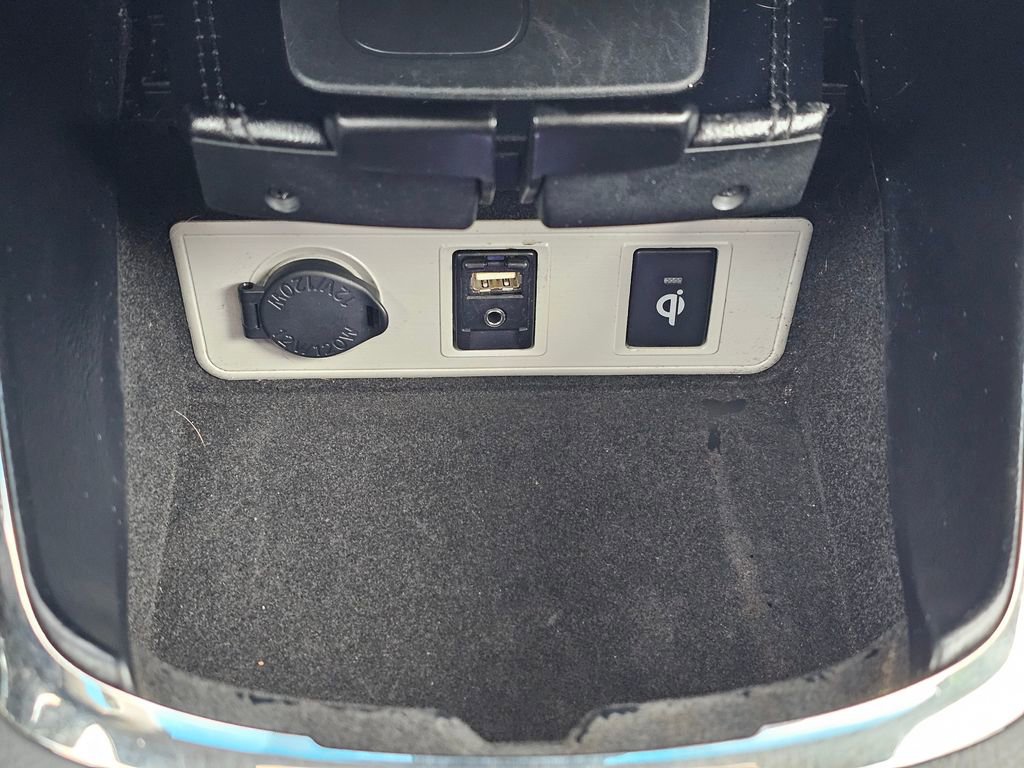 Used 2016 Toyota Avalon Limited image 32