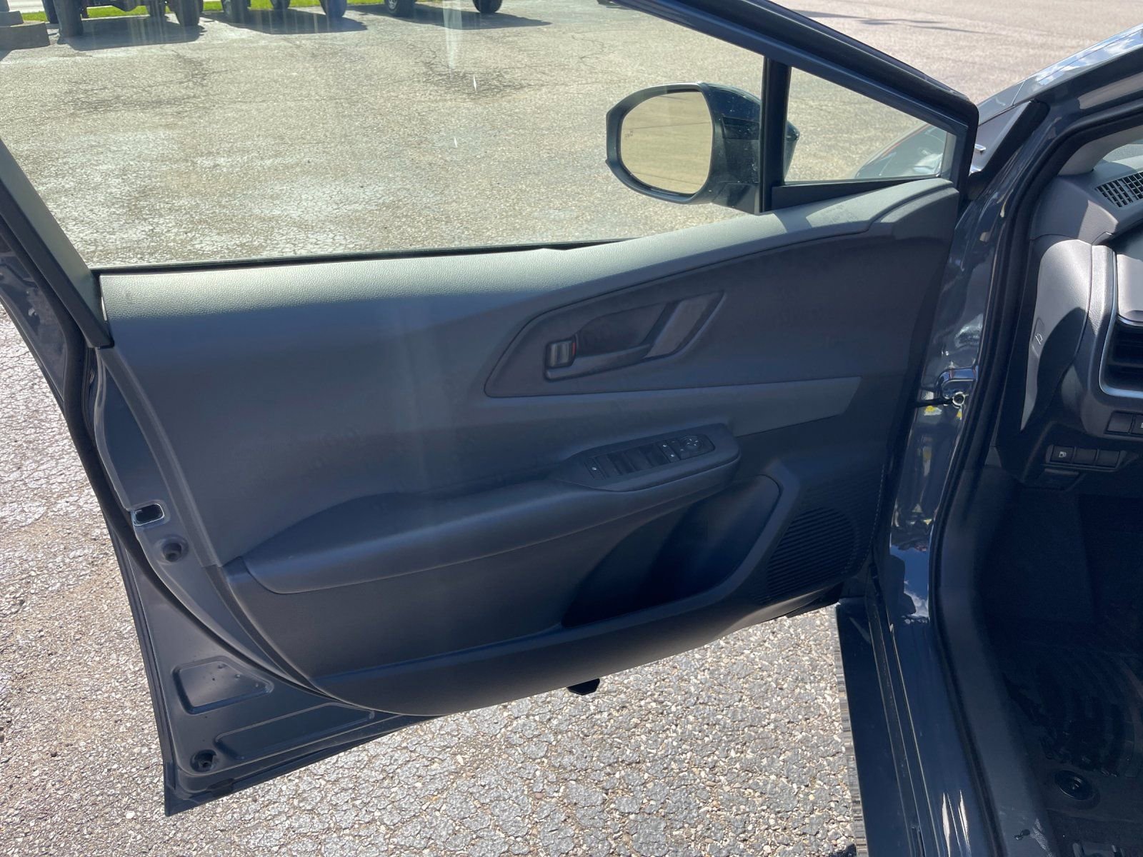 Used 2026 Toyota Prius LE FWD image 11