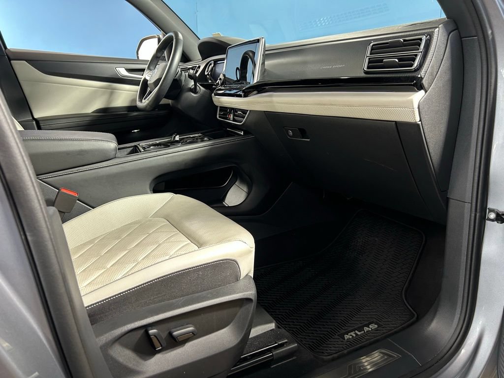 Used 2024 Volkswagen Atlas Cross Sport SEL Premium R-Line AWD/4WD image 47