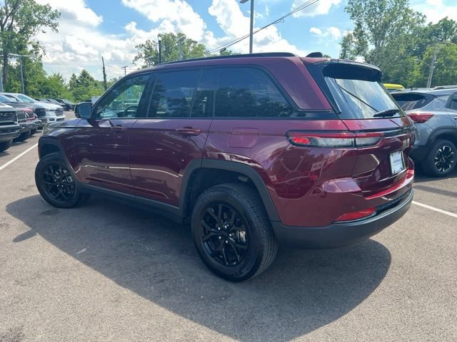 Used 2025 Jeep Grand Cherokee Altitude AWD/4WD image 32