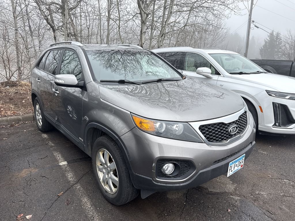 Used 2013 Kia Sorento LX w/ Convenience Pkg image 2