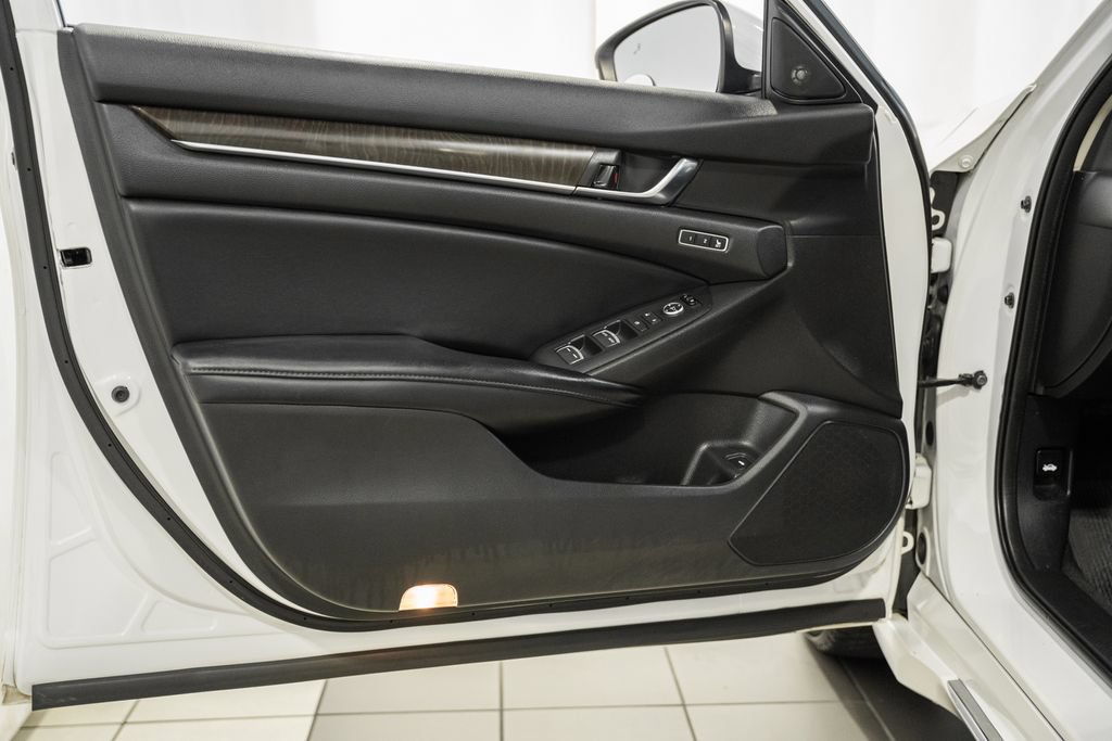 Used 2018 Honda Accord Touring image 29