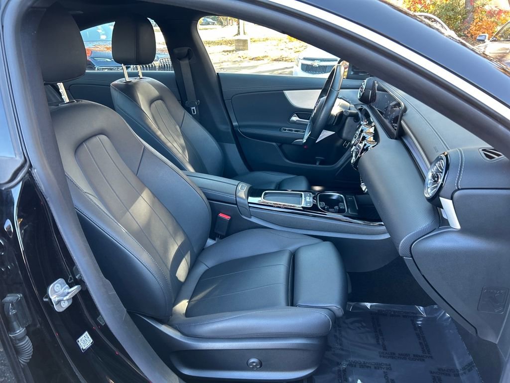 Used 2025 Mercedes-Benz CLA 250 4MATIC image 29