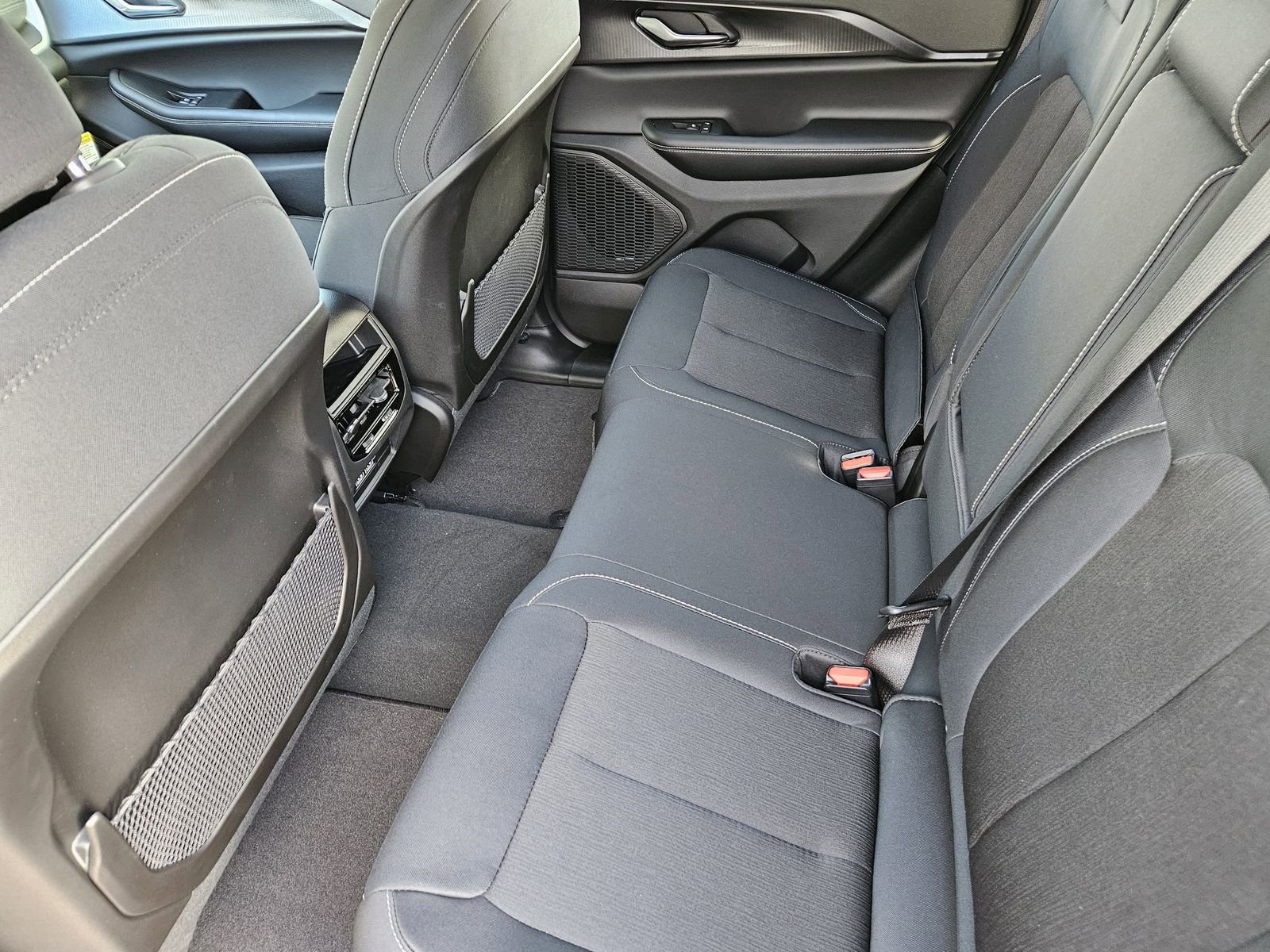 New 2025 Jeep Grand Cherokee Laredo AWD/4WD image 26