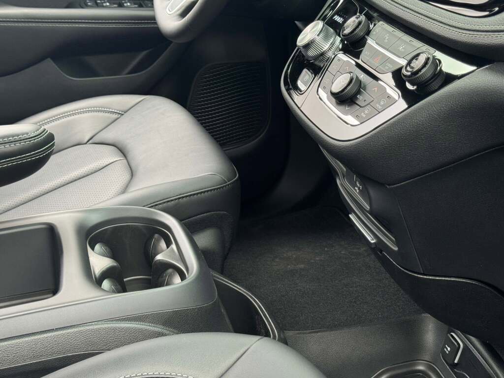 New 2026 Chrysler Pacifica Select image 23