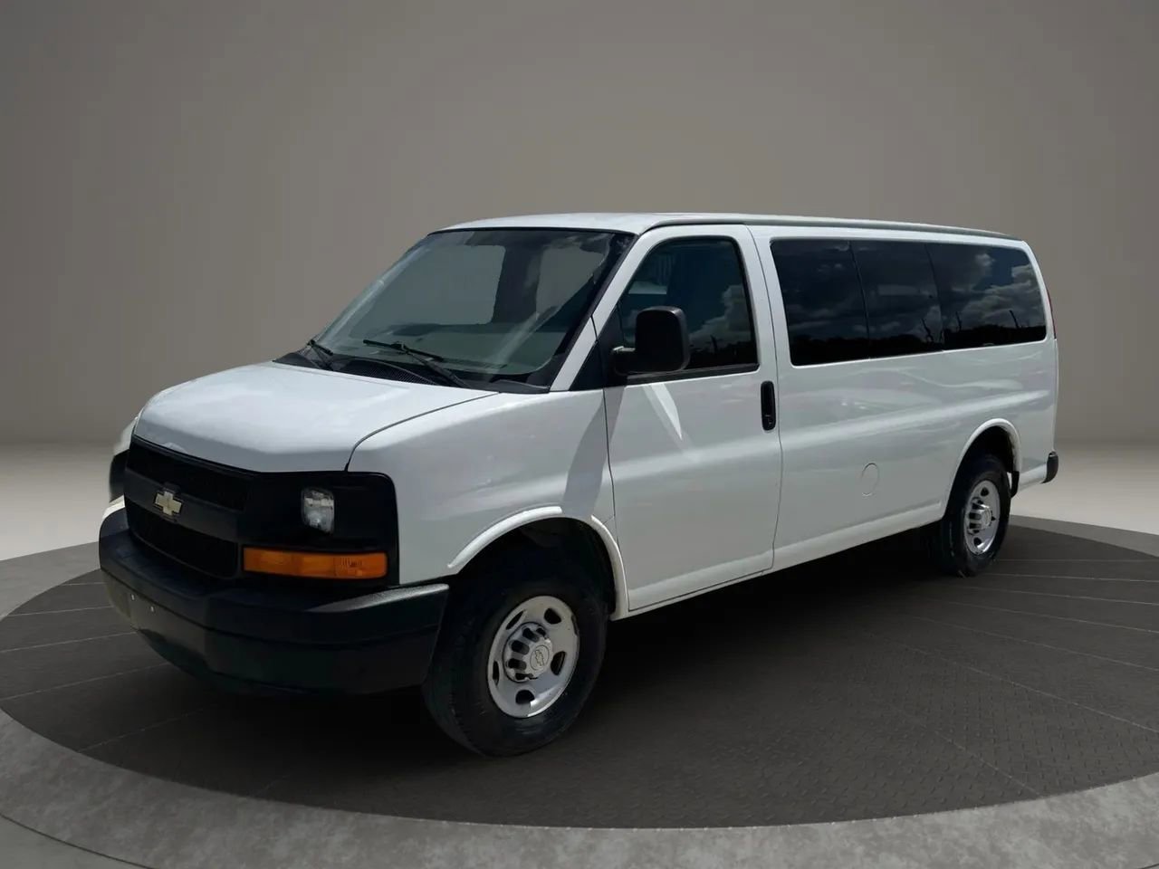 Used 2011 Chevrolet Express 2500 LS image 1