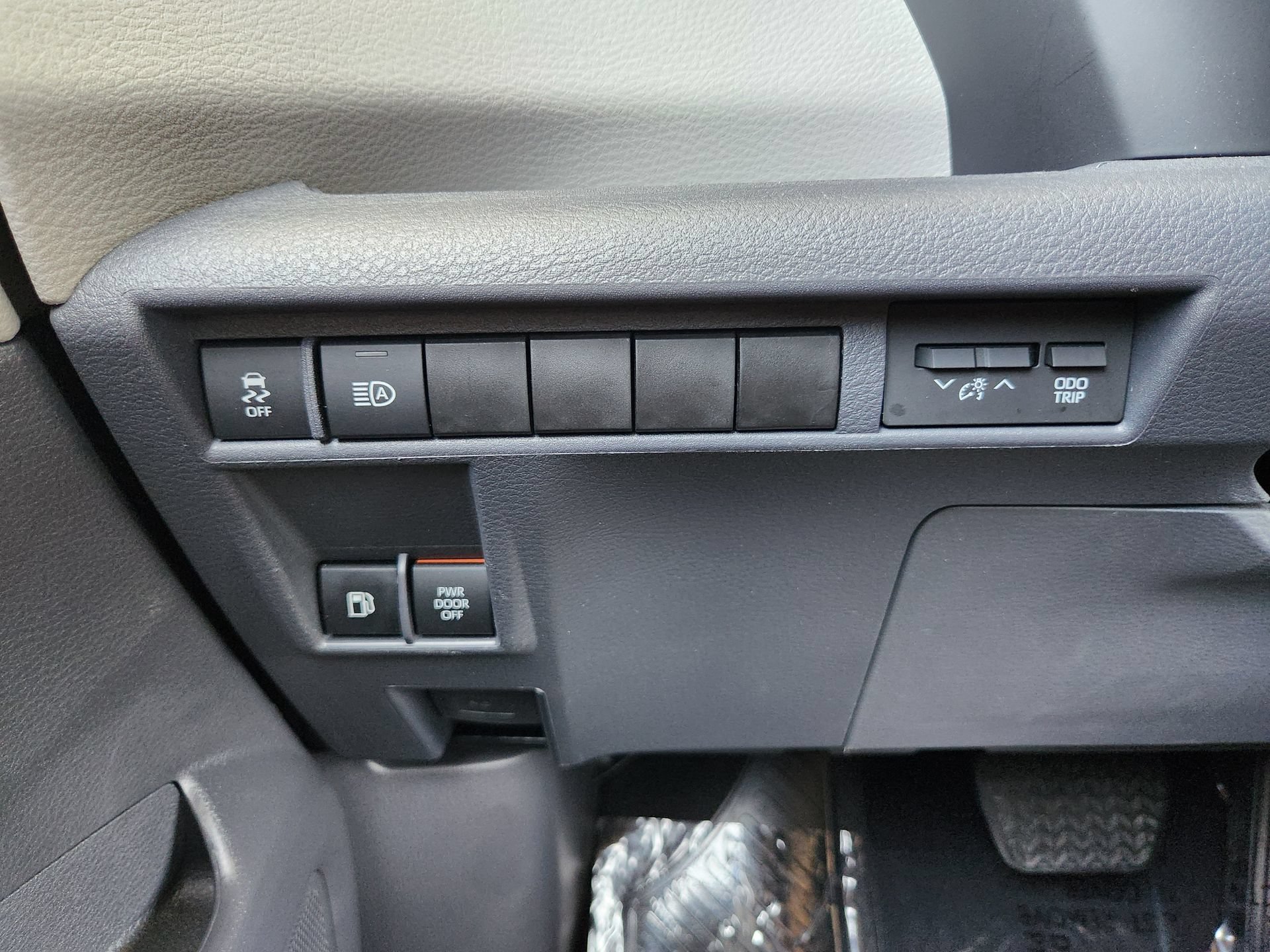 Used 2023 Toyota Sienna XLE FWD image 22