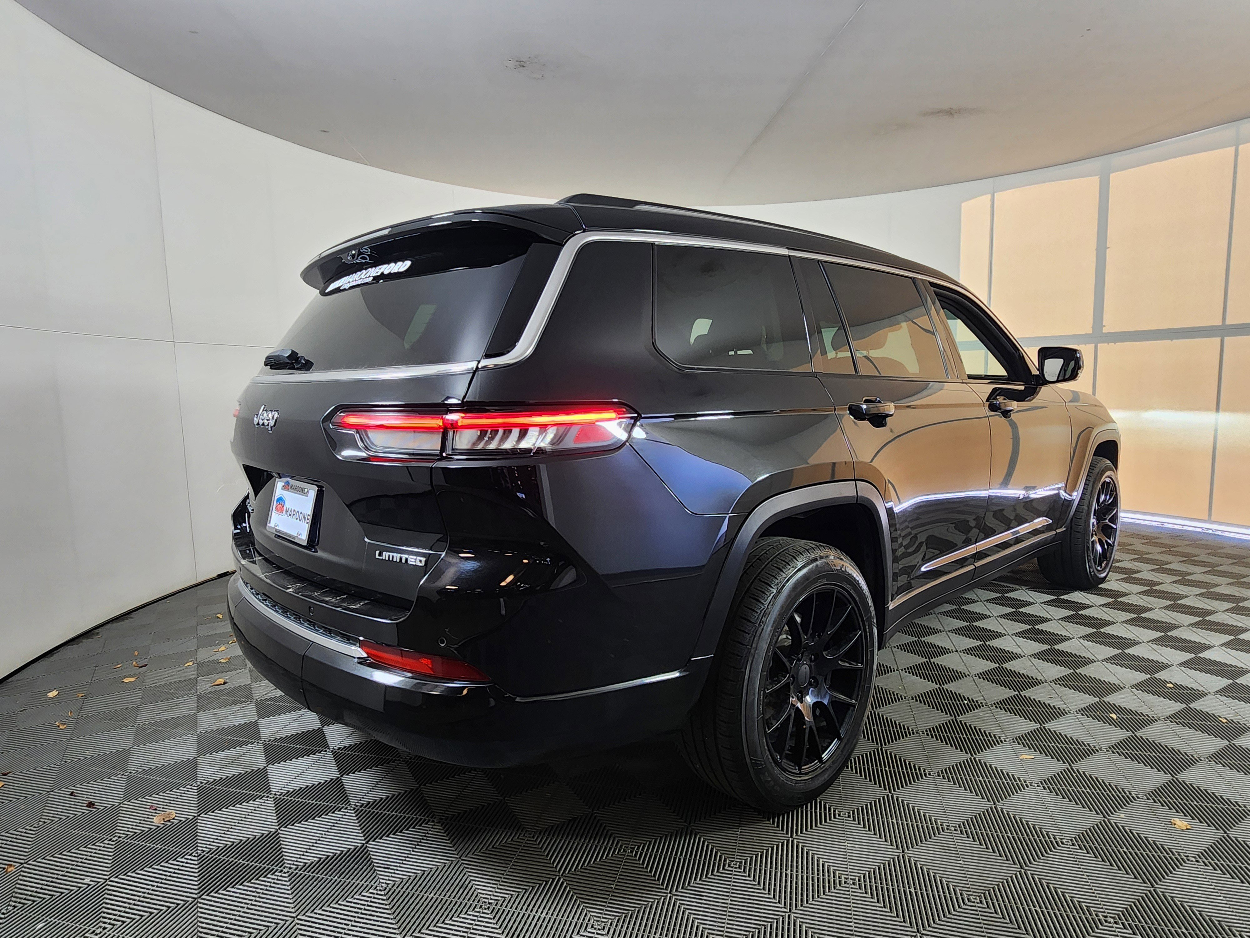 Used 2021 Jeep Grand Cherokee L Limited w/ Luxury Tech Group II image 7