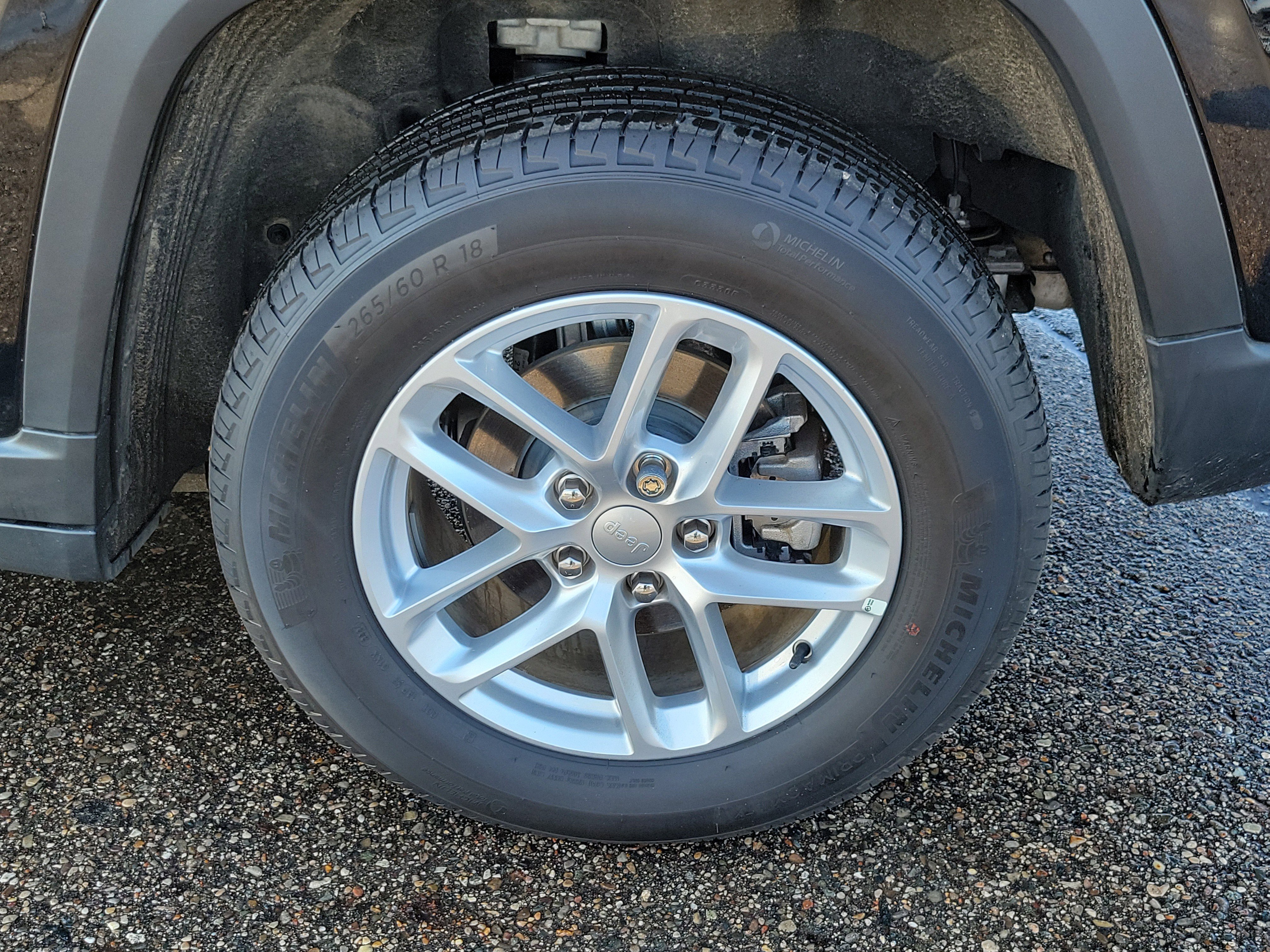 Used 2024 Jeep Grand Cherokee Laredo X image 5