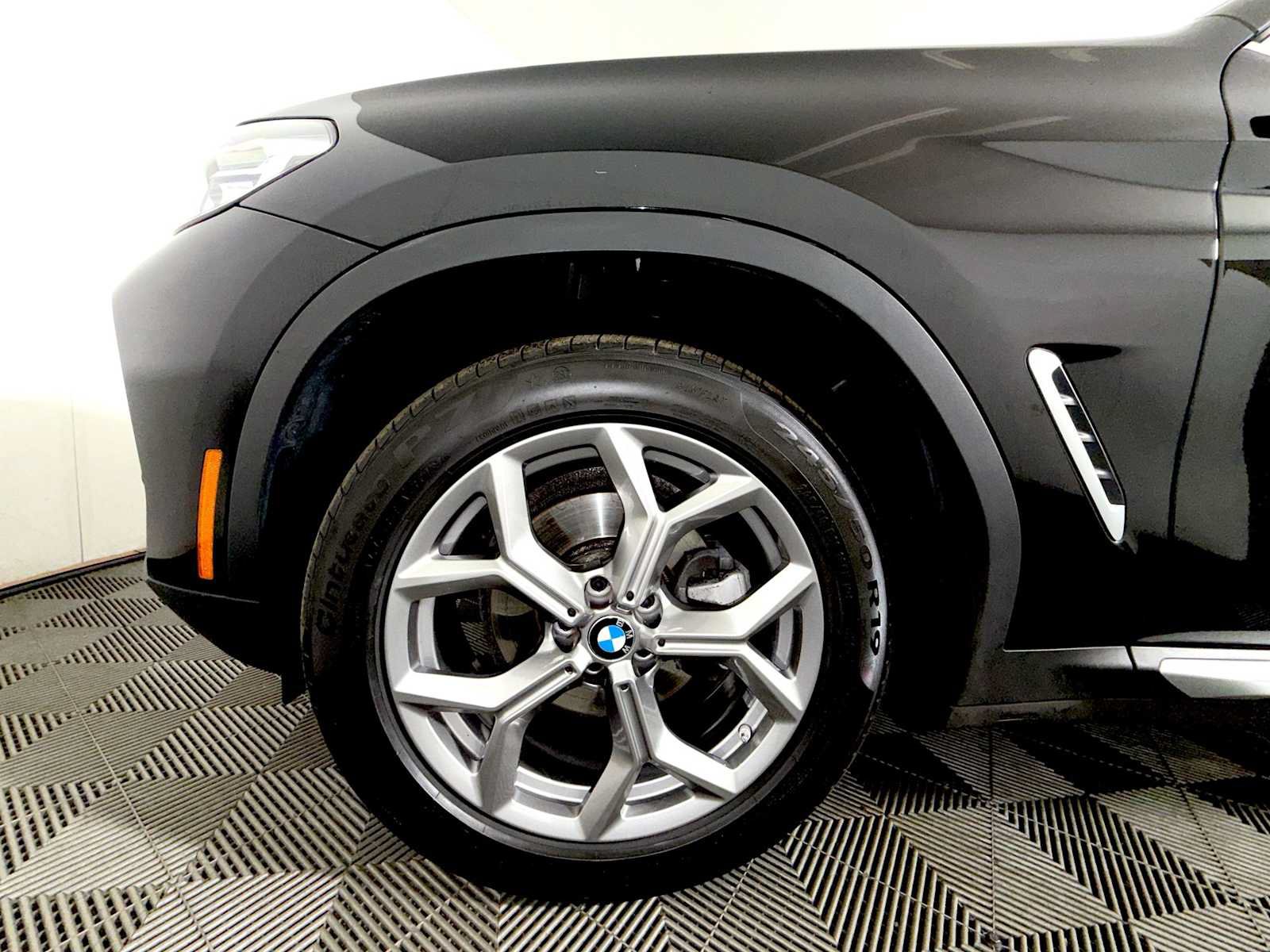 Used 2023 BMW X4 xDrive30i w/ Premium Package AWD/4WD image 8