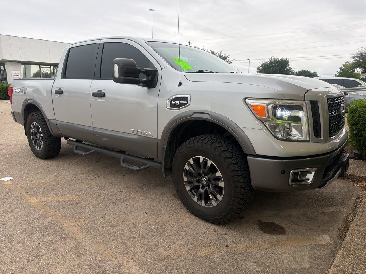 Used 2017 Nissan Titan PRO-4X w/ Pro-4x Convenience Package AWD/4WD image 2