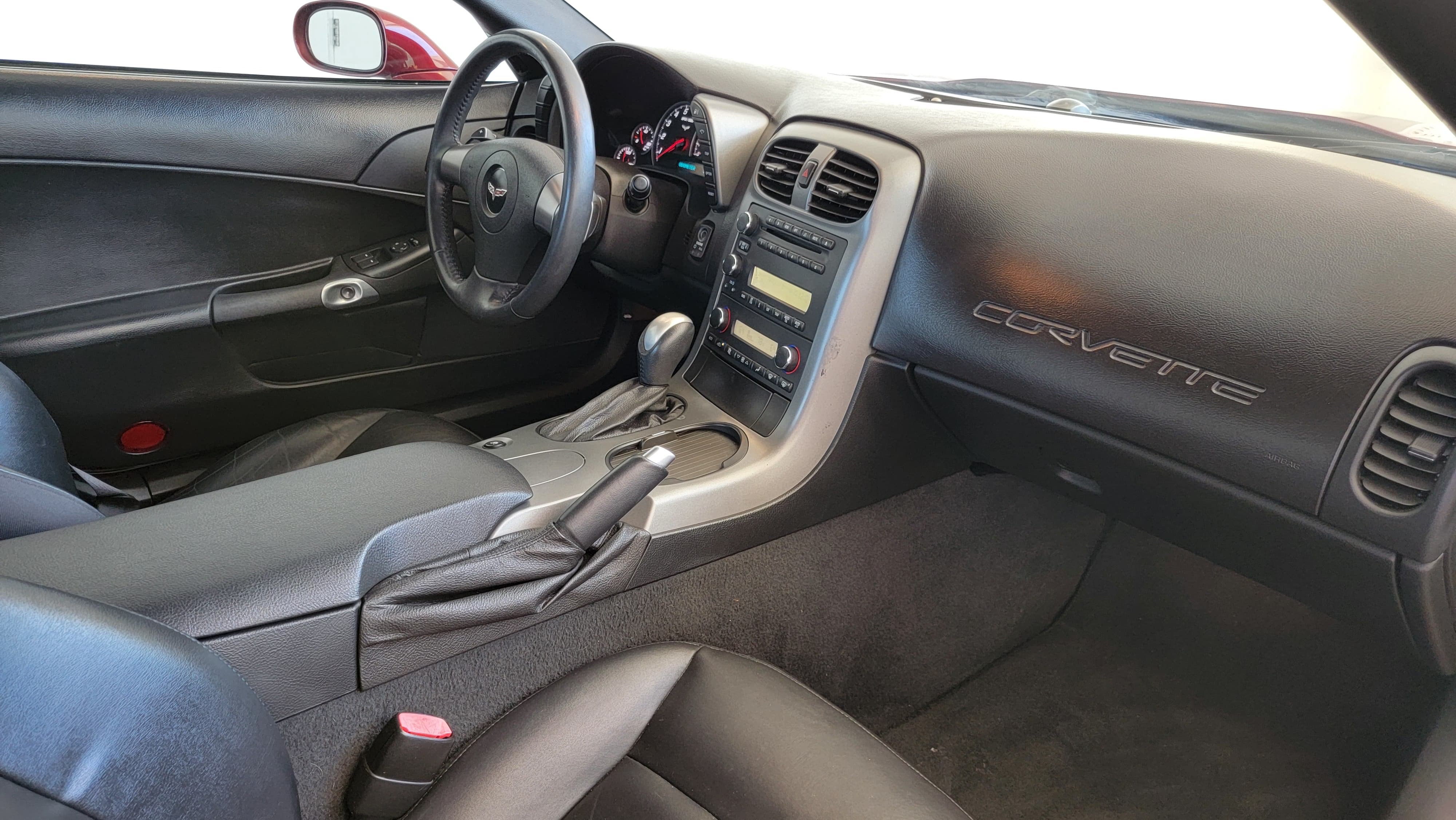 Used 2007 Chevrolet Corvette Coupe w/ Performance Package RWD image 18