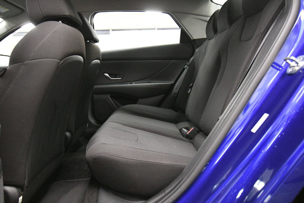 Used 2021 Hyundai Elantra SE image 20