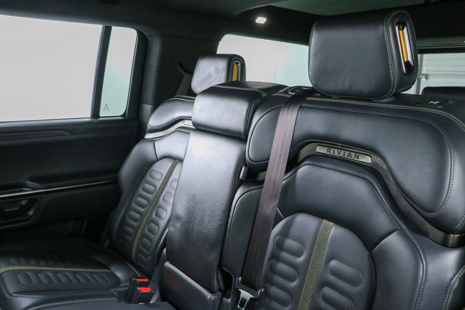 Used 2024 Rivian R1S Adventure AWD/4WD image 23