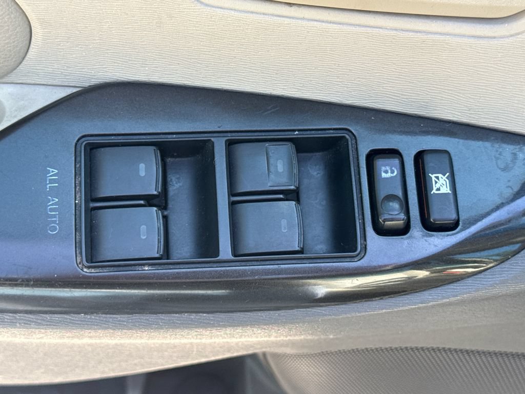 Used 2011 Toyota Sienna LE FWD image 14