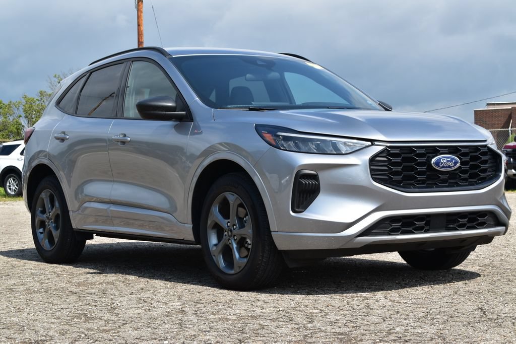 Used 2024 Ford Escape ST-Line w/ Tech Pack #1 AWD/4WD image 3