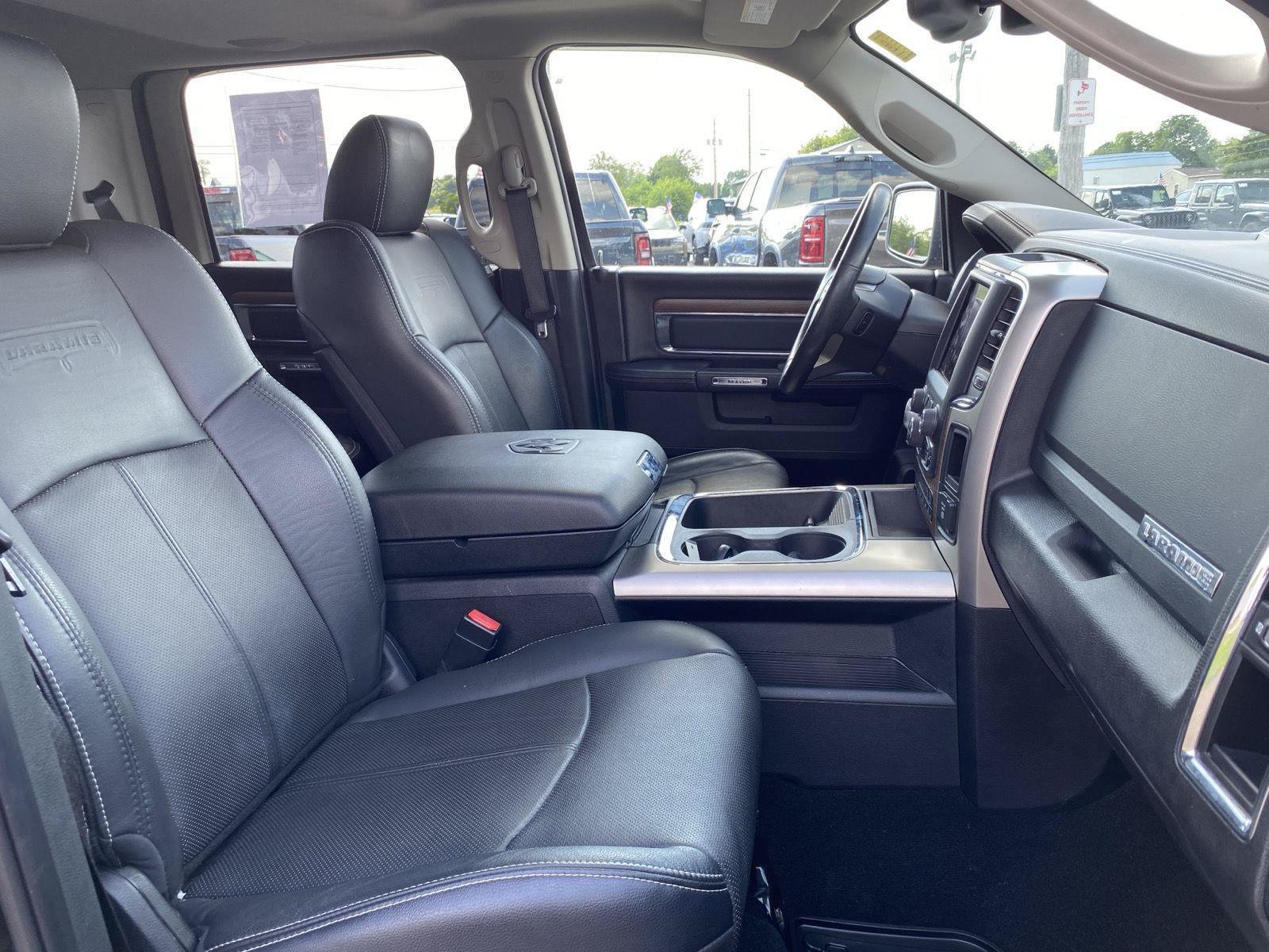 Used 2017 RAM 1500 Laramie w/ Convenience Group AWD/4WD image 32